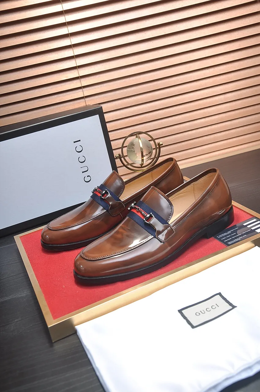 Factory price 540💶Italian top luxury men's shoe giant (GUCCI) (Gucci) (full cowhide lining) new arrival🍃Original European style🔰 Pleasant to the eye😍In order to make the shoes more durable and non-deformable🌀The production continues to follow traditional methods but there is still no lack of innovation💪The original sheepskin is chosen for the leather♻️Smooth, natural and exceptionally bright⭐Made of imported cowhide The rich man’s first choice 38-45 (45 customized)